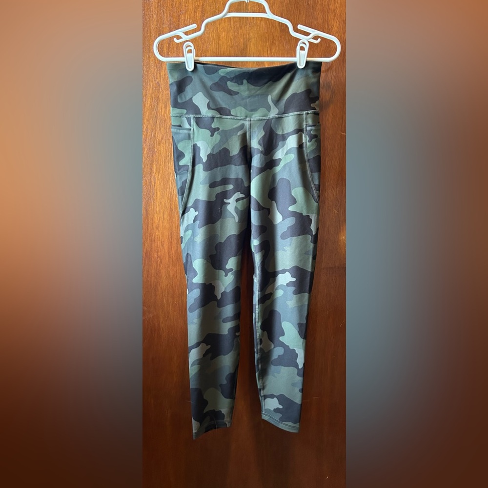 Old Navy Size Large Camo leggings